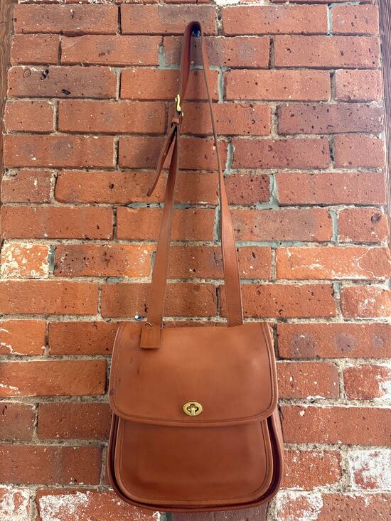 Coach Handbags - Vintage Coach Large Sidepack 9979 in British Tan Made in the United States